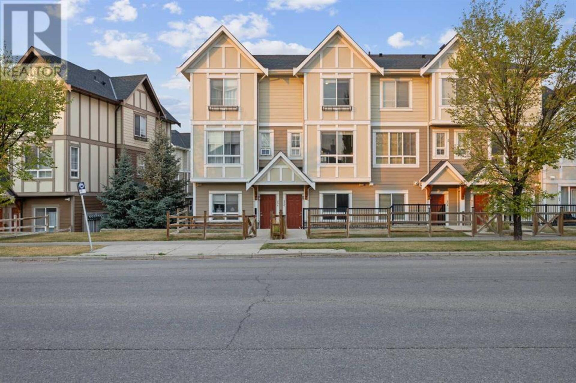 906 Sherwood Boulevard NW Calgary