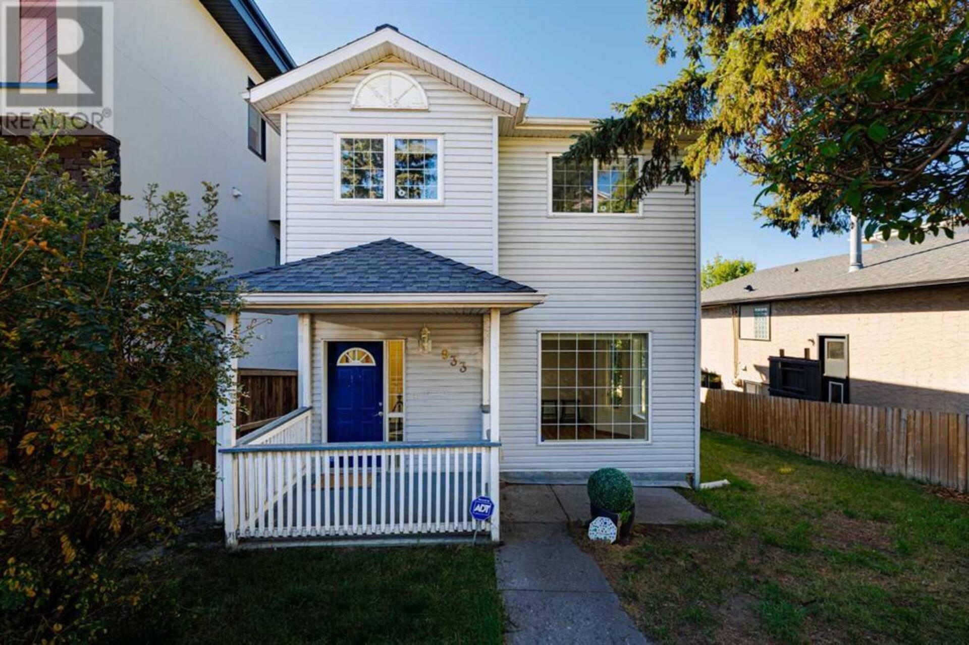 933 Drury Avenue NE Calgary