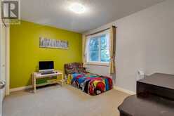 136 Cougartown Close SW Calgary