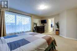 136 Cougartown Close SW Calgary