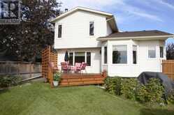 12 Riverside Crescent SE Calgary