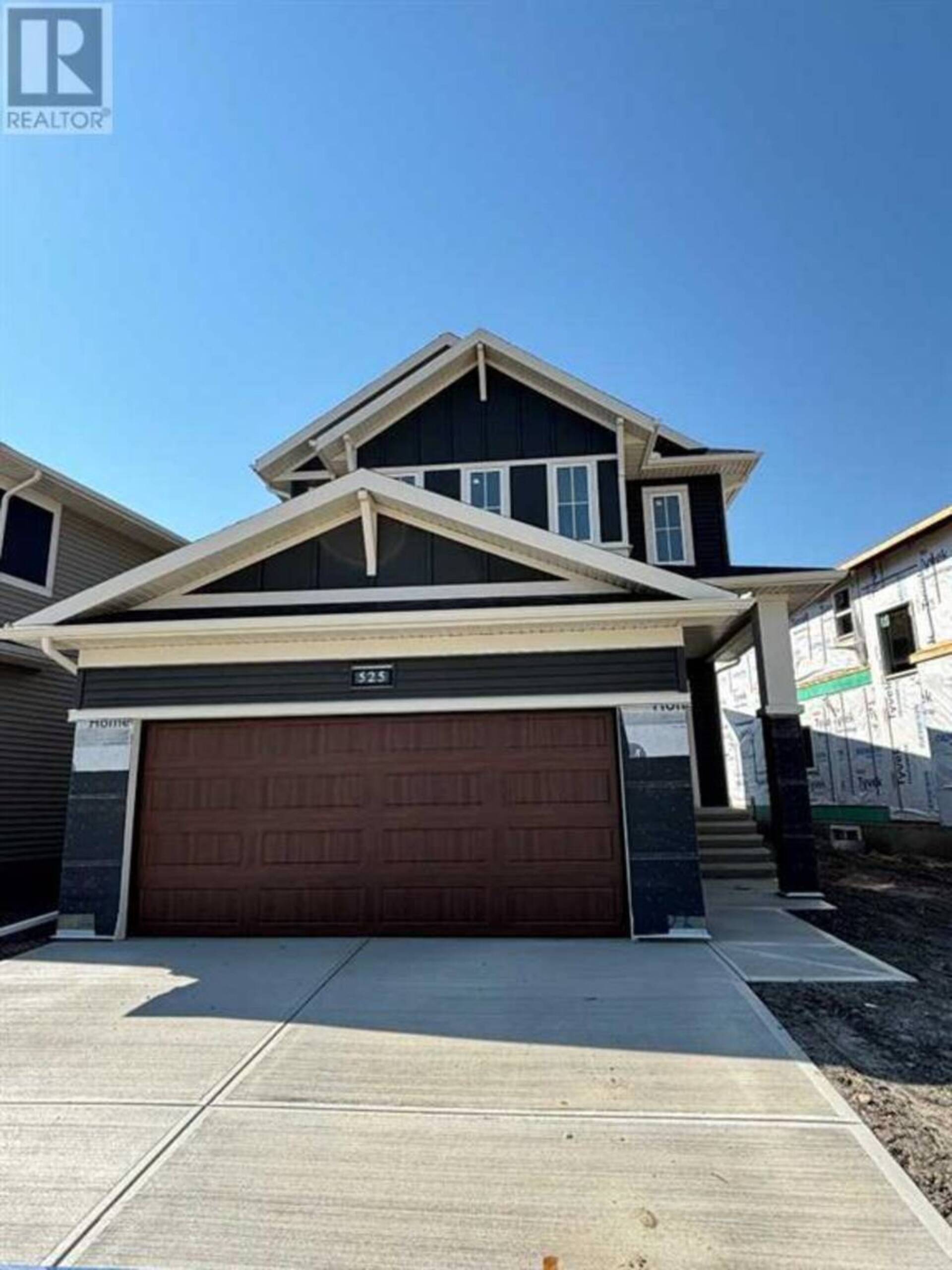 525 Baywater Manor SW Airdrie