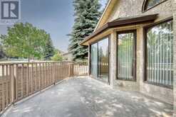 106 Oakbriar Close SW Calgary