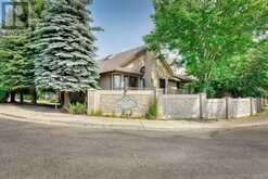 106 Oakbriar Close SW Calgary