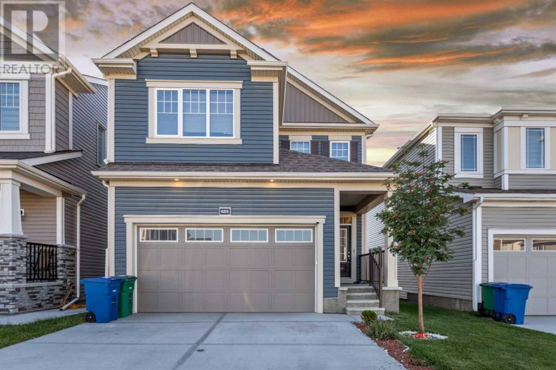 685 WINDROW Manor SW Airdrie