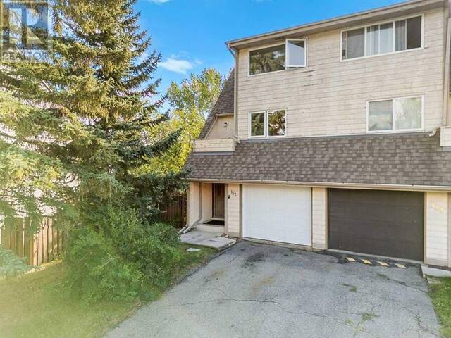 163 Woodvale Bay SW Calgary Alberta