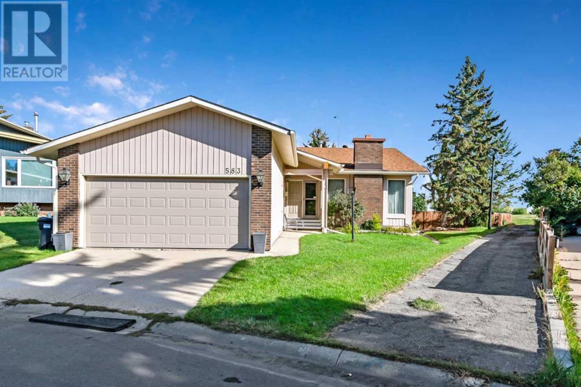 583 Woodpark Crescent SW Calgary