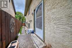 7918 33 Avenue NW Calgary