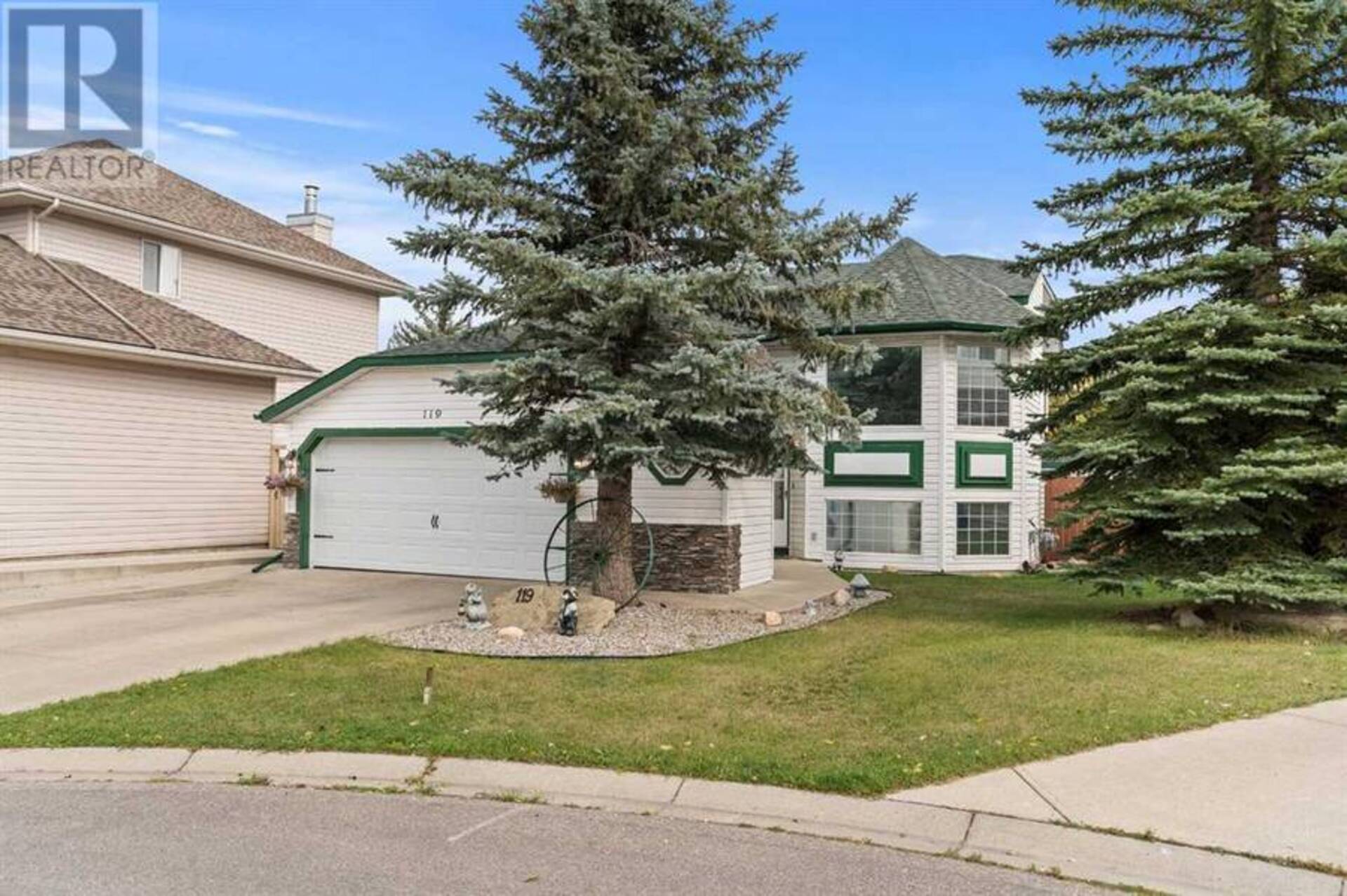 119 Sheep River Bay Okotoks