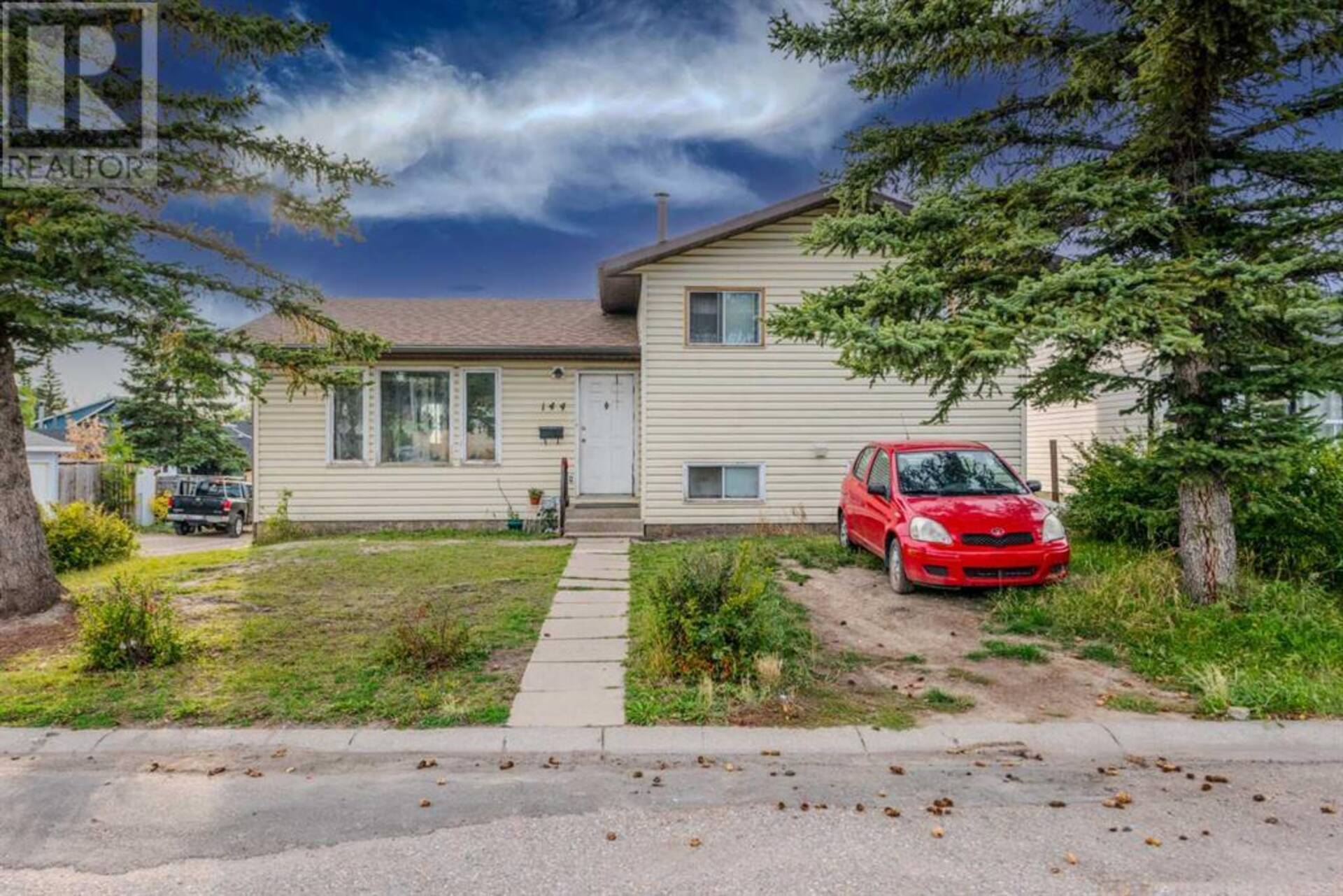 144 castleridge road NE Calgary