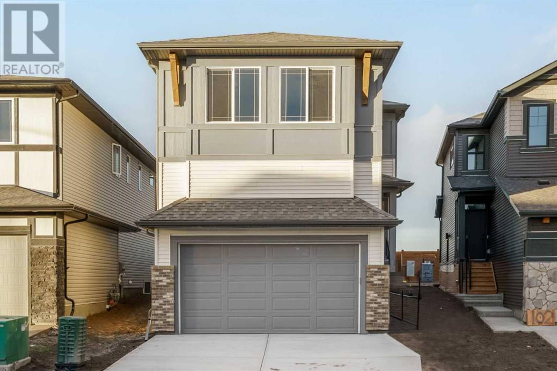 98 Hotchkiss Manor SE Calgary