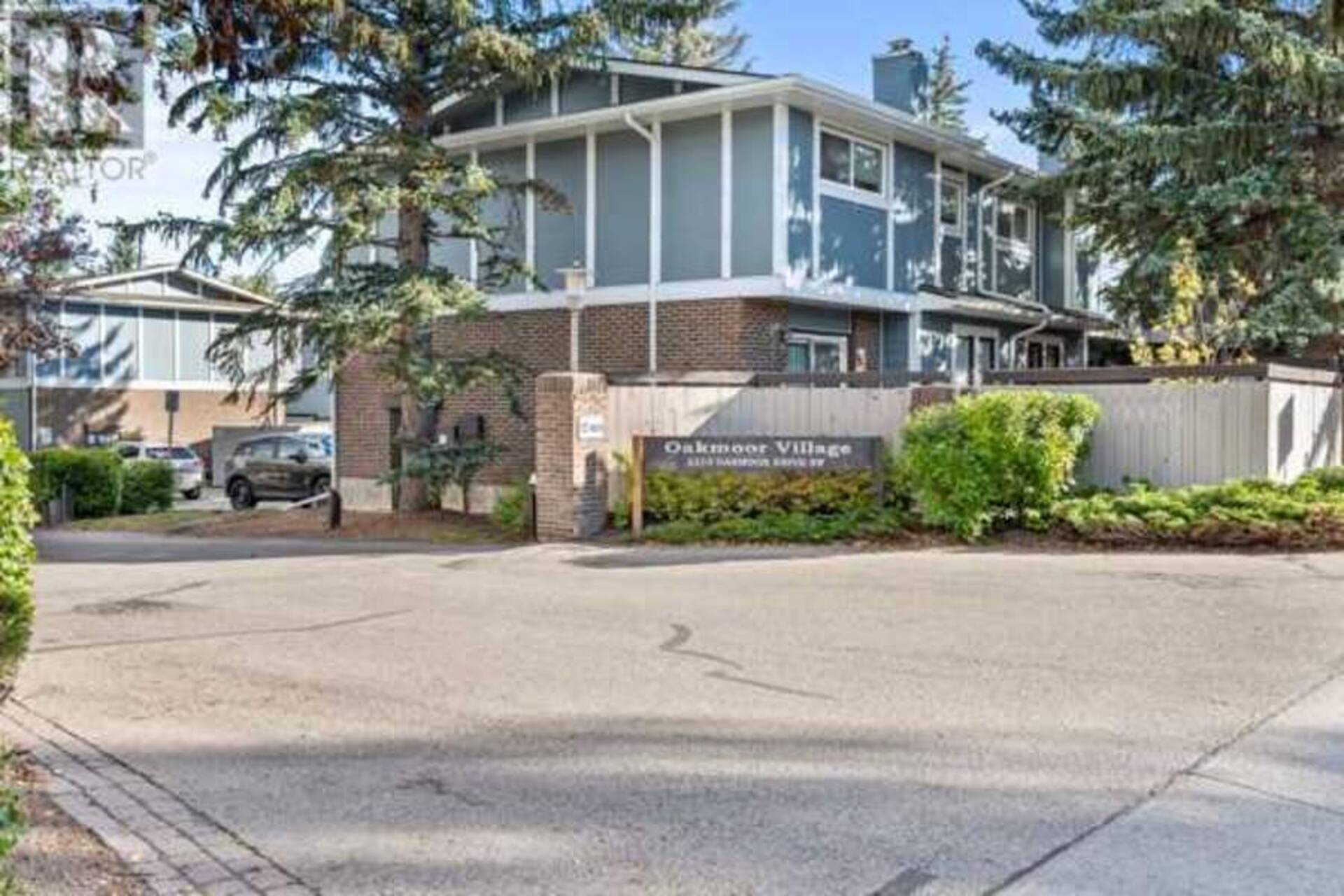 29, 2210 Oakmoor Drive SW Calgary