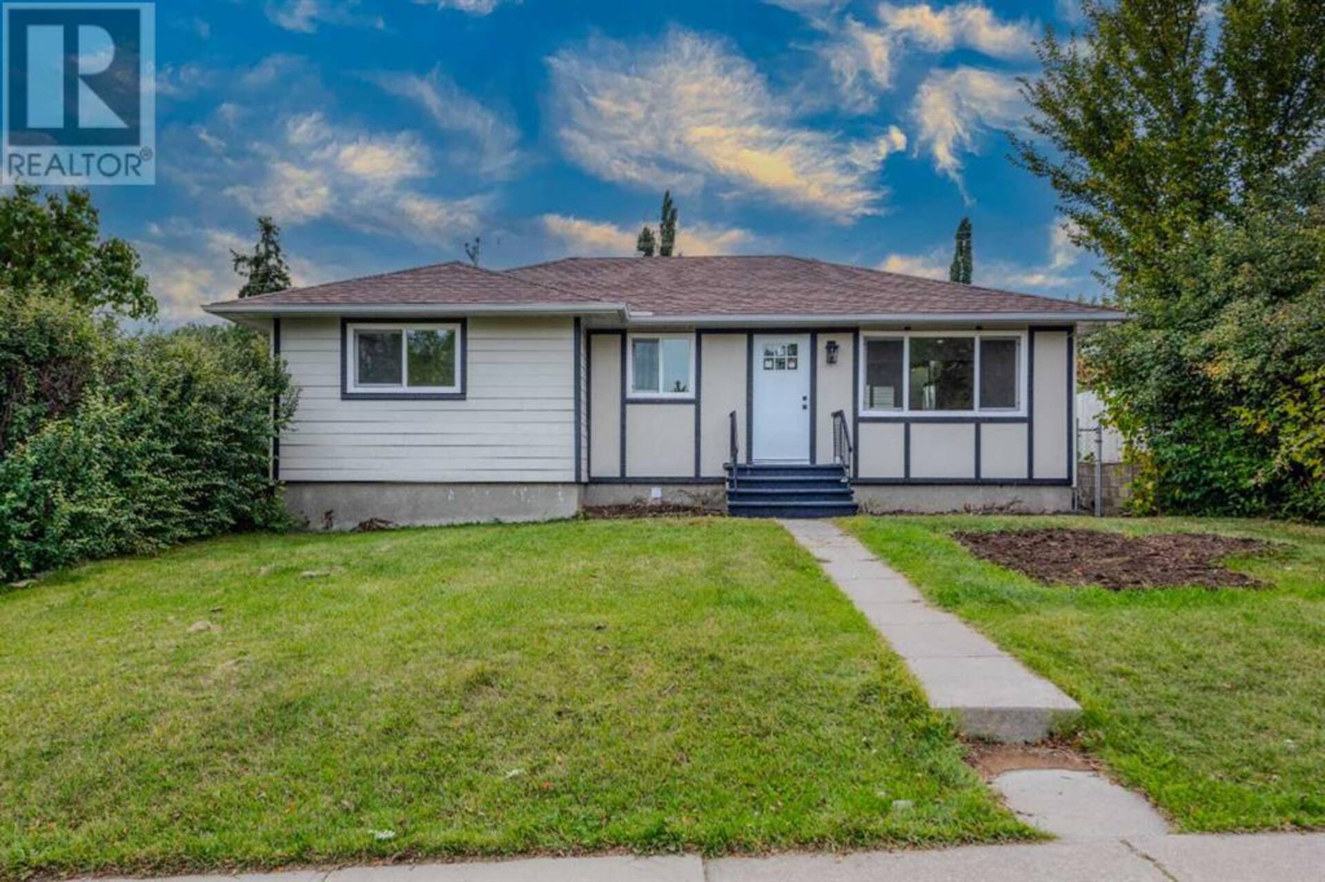 95 Holmwood Avenue NW Calgary