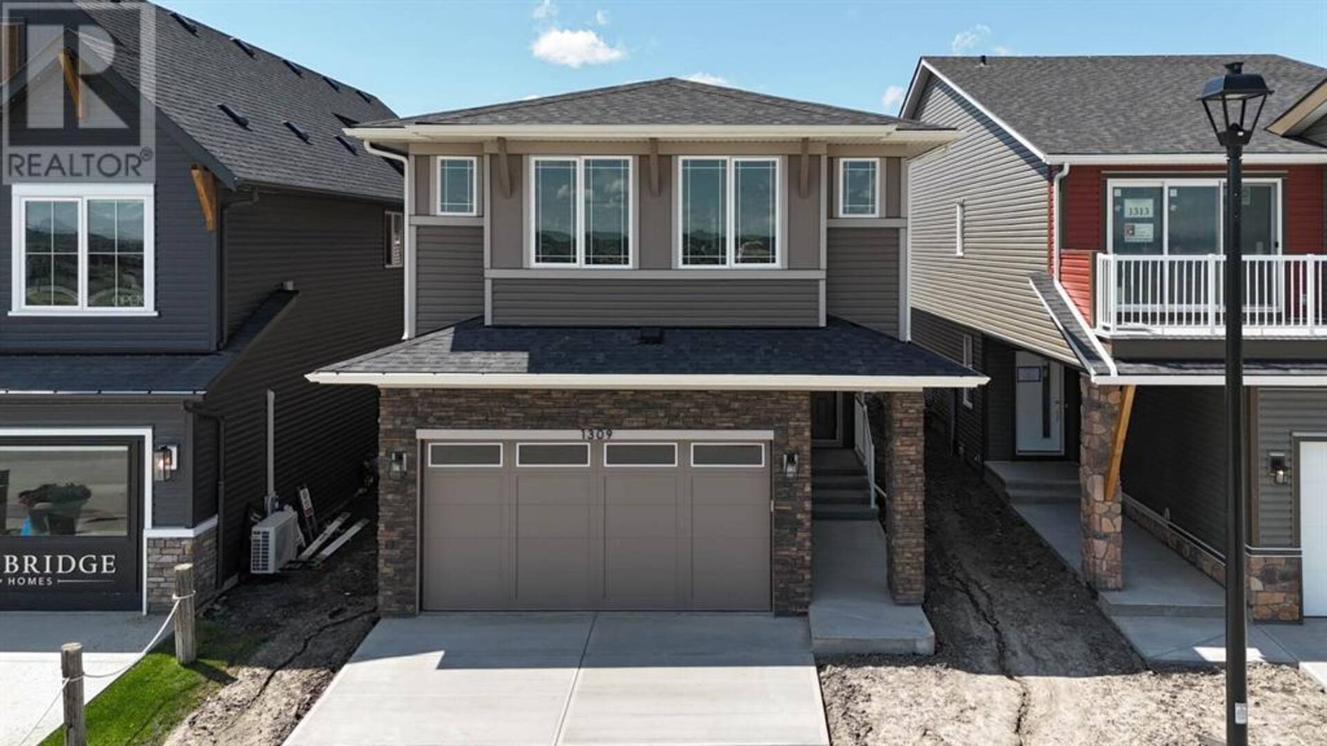 1309 Bayview Point SW Airdrie