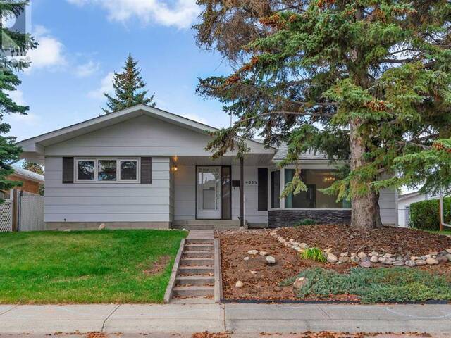 4335 Vauxhall Crescent NW Calgary Alberta