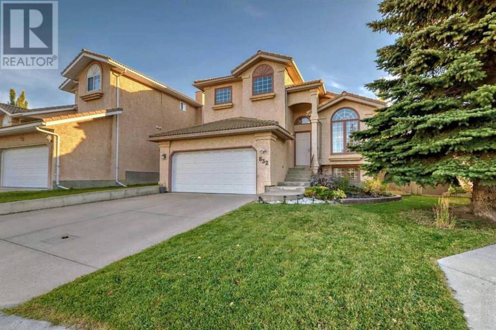 832 Sierra Morena Place SW Calgary