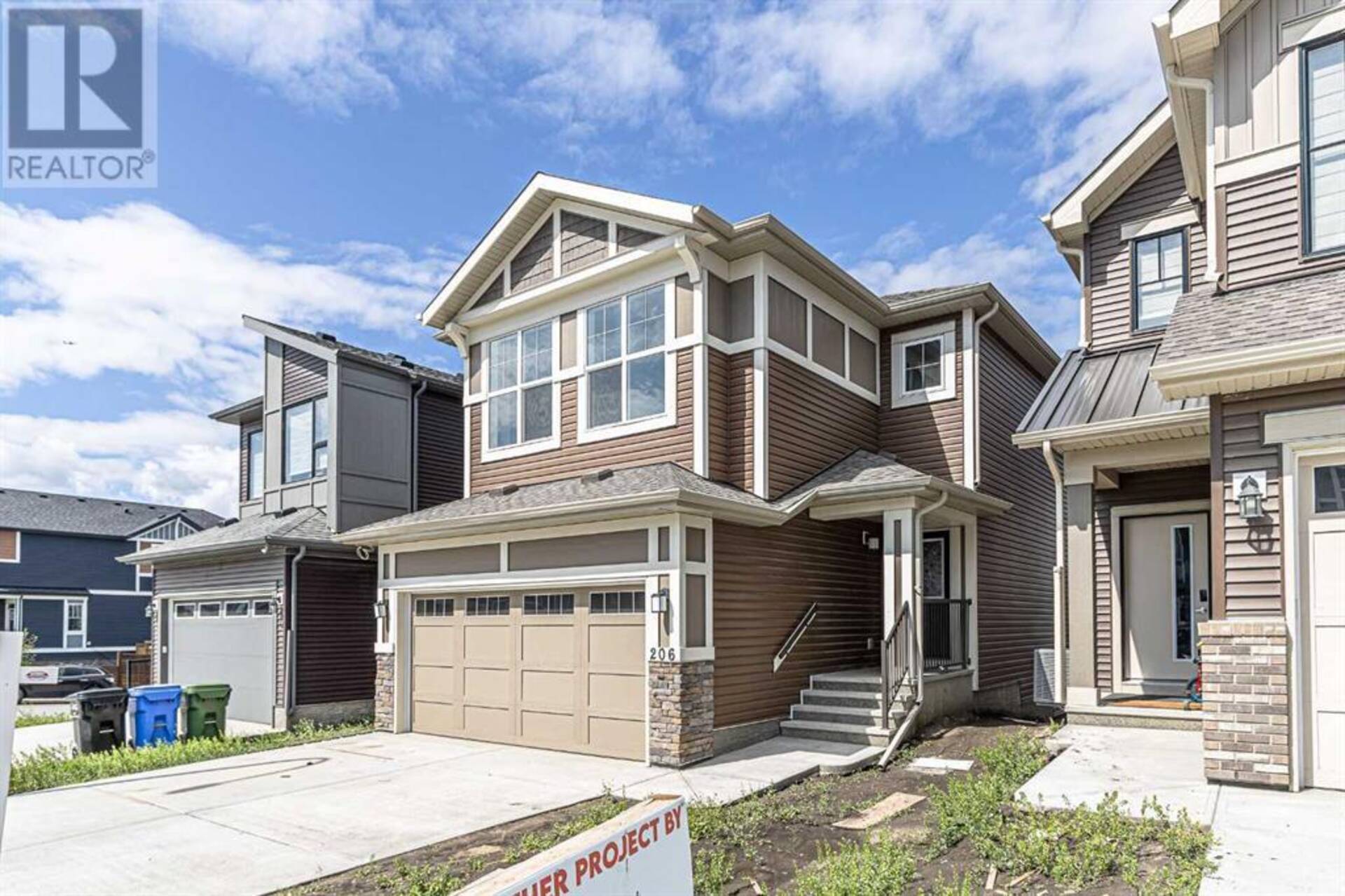 206 Lucas Close NW Calgary