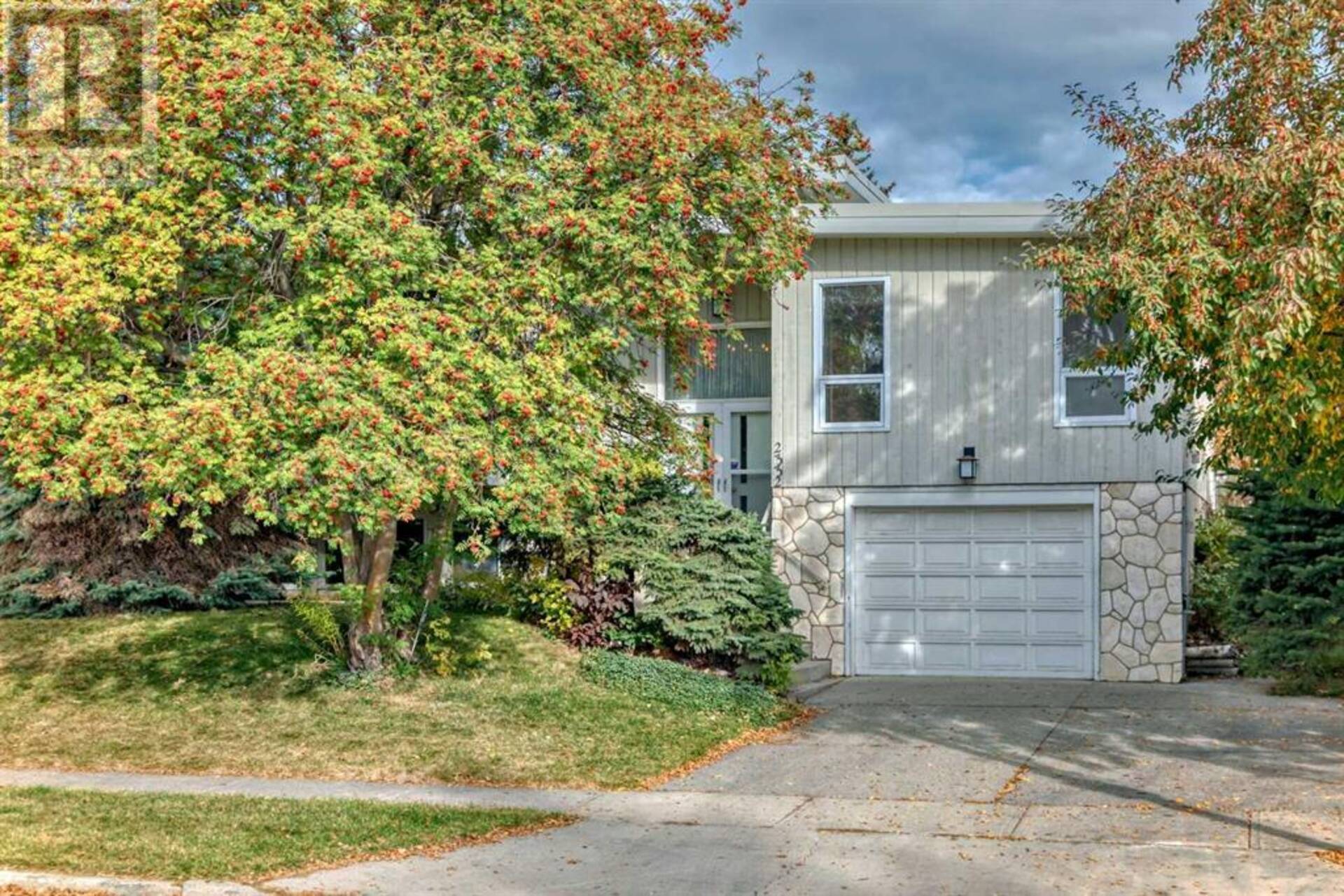 2332 Uxbridge Drive NW Calgary