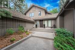 4 Baycrest Place SW Calgary