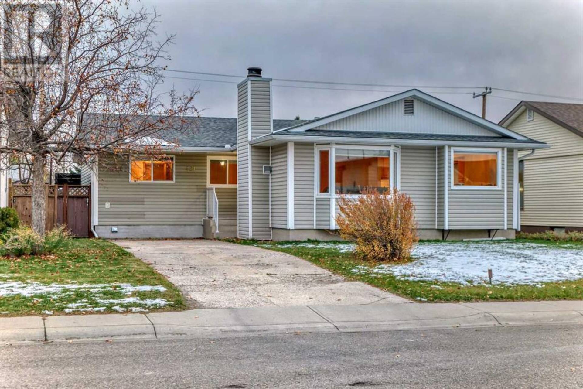 421 1 Avenue SE Airdrie