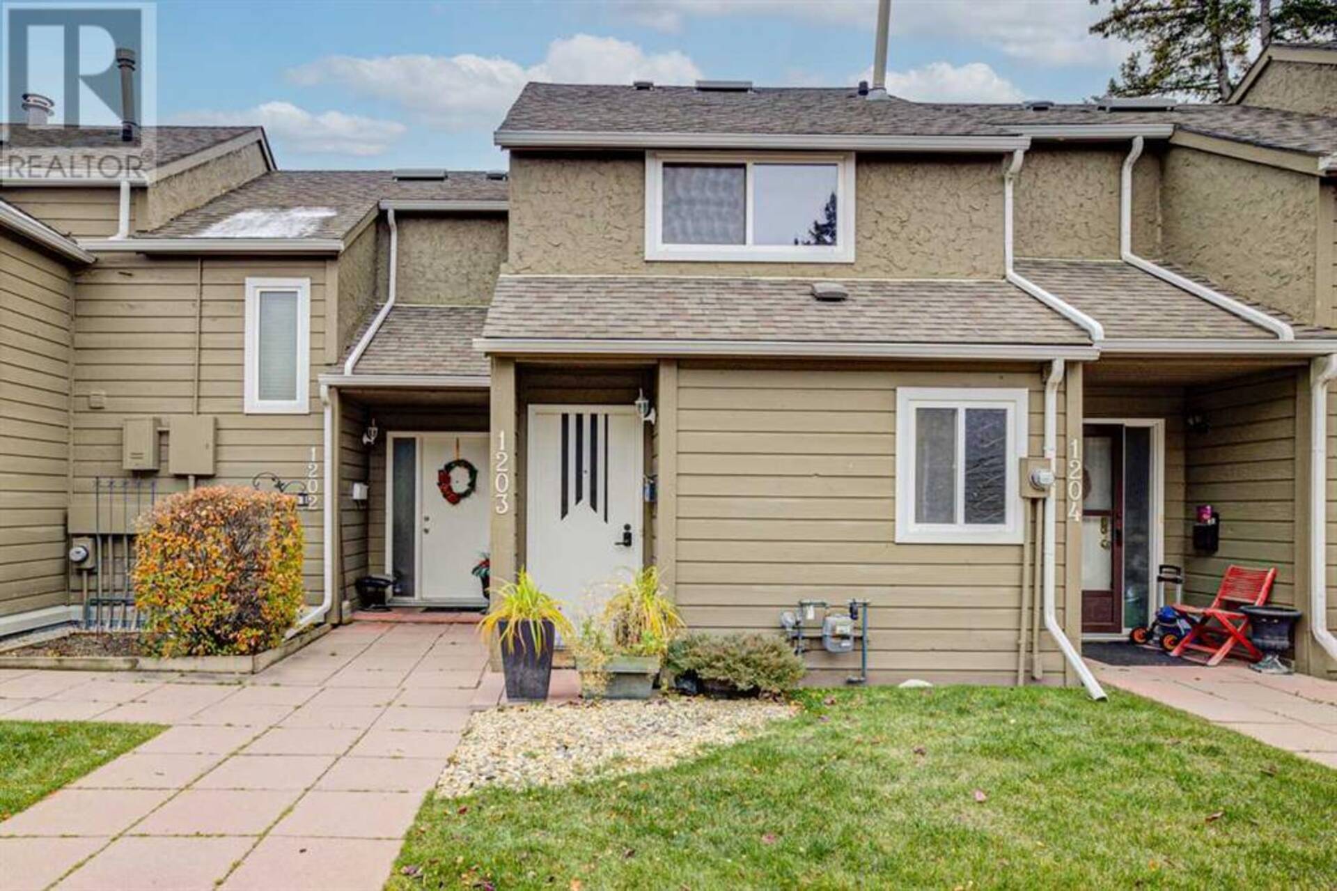 1203, 829 Coach Bluff Crescent SW Calgary