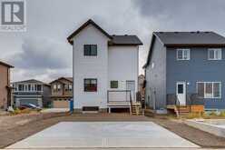 1129 Chinook Gate Bay SW Airdrie