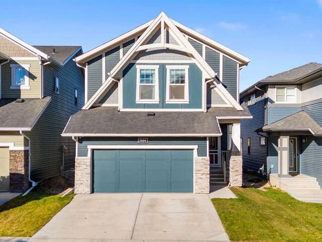 1064 Chinook Gate Heath SW Airdrie Alberta