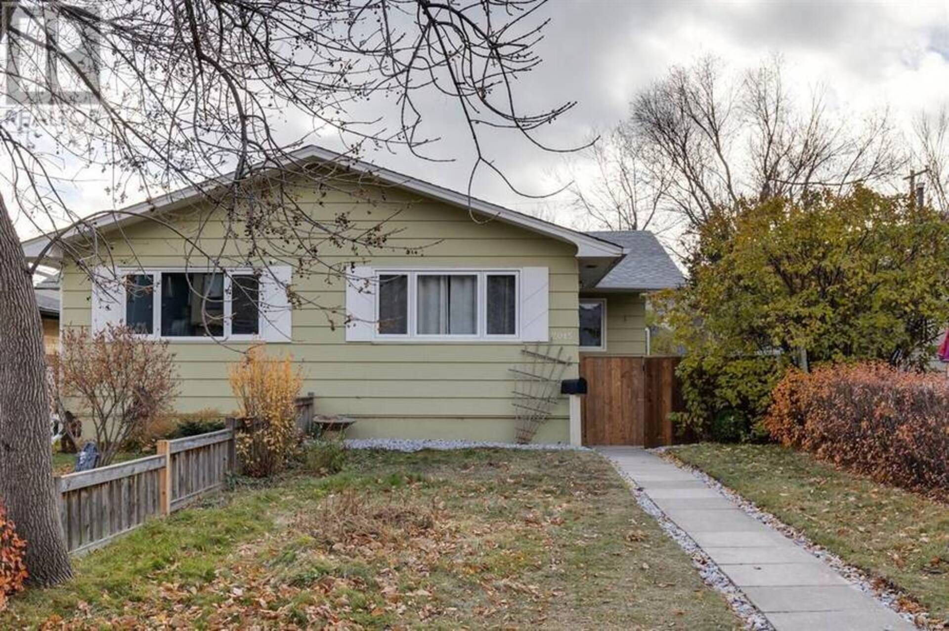 2015 46 Avenue SW Calgary