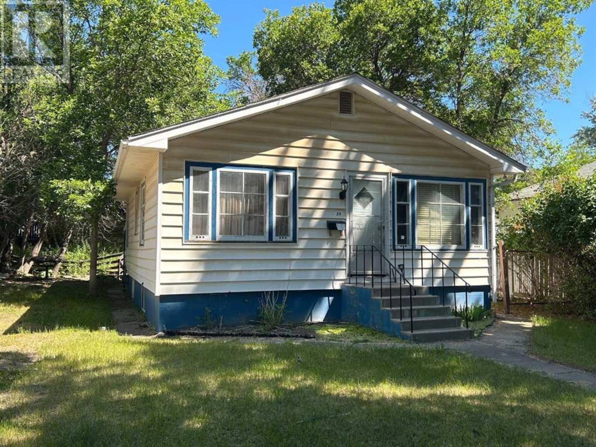 30 6 Street SW Medicine Hat