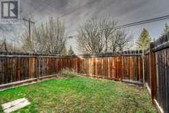 138 Oaktree Lane SW Calgary