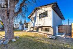 7447 huntertown Crescent NW Calgary