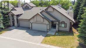 106 Oakbriar Close SW Calgary