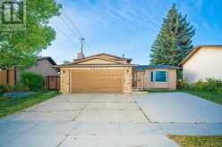 6832 37 Avenue NE Calgary