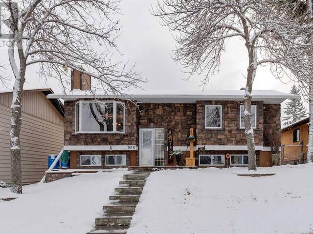 955 Berkley Drive NW Calgary