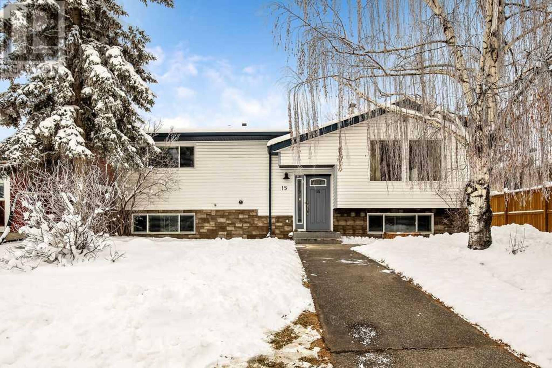 15 Alcock Close Okotoks