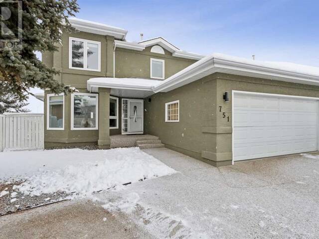 751 Mckenzie Lake Bay SE Calgary