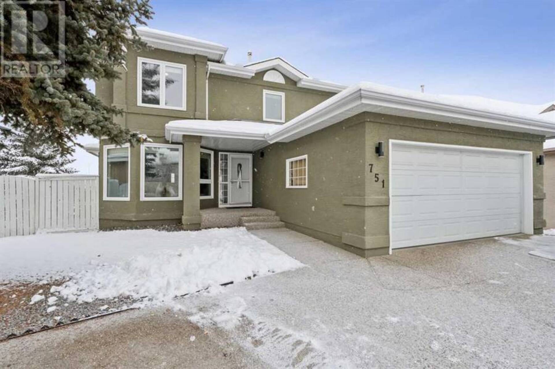 751 Mckenzie Lake Bay SE Calgary