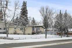 3903 Charleswood Drive NW Calgary