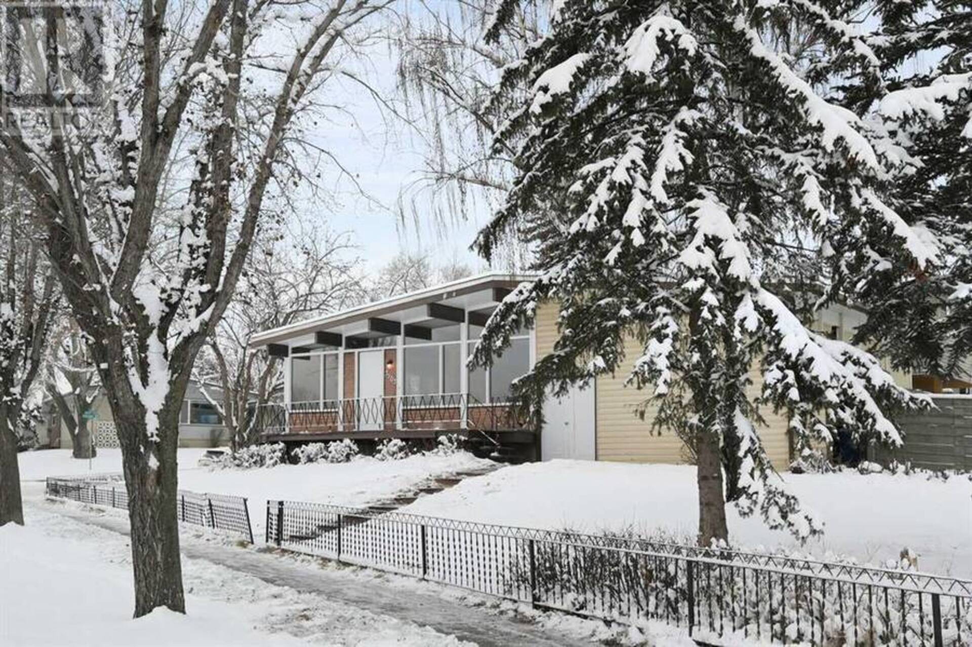 3903 Charleswood Drive NW Calgary