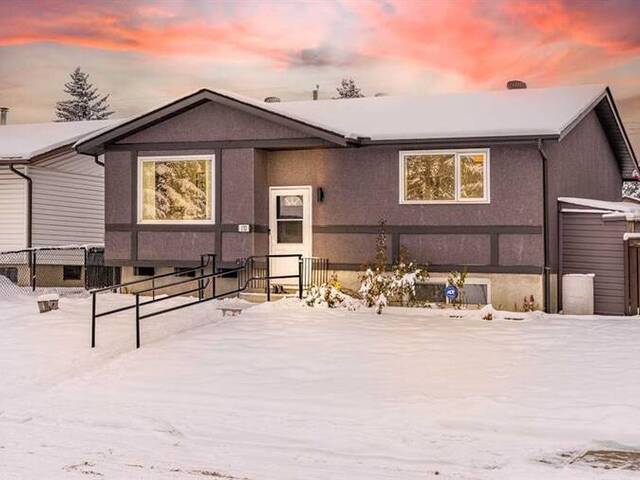 172 Penmeadows Close SE Calgary