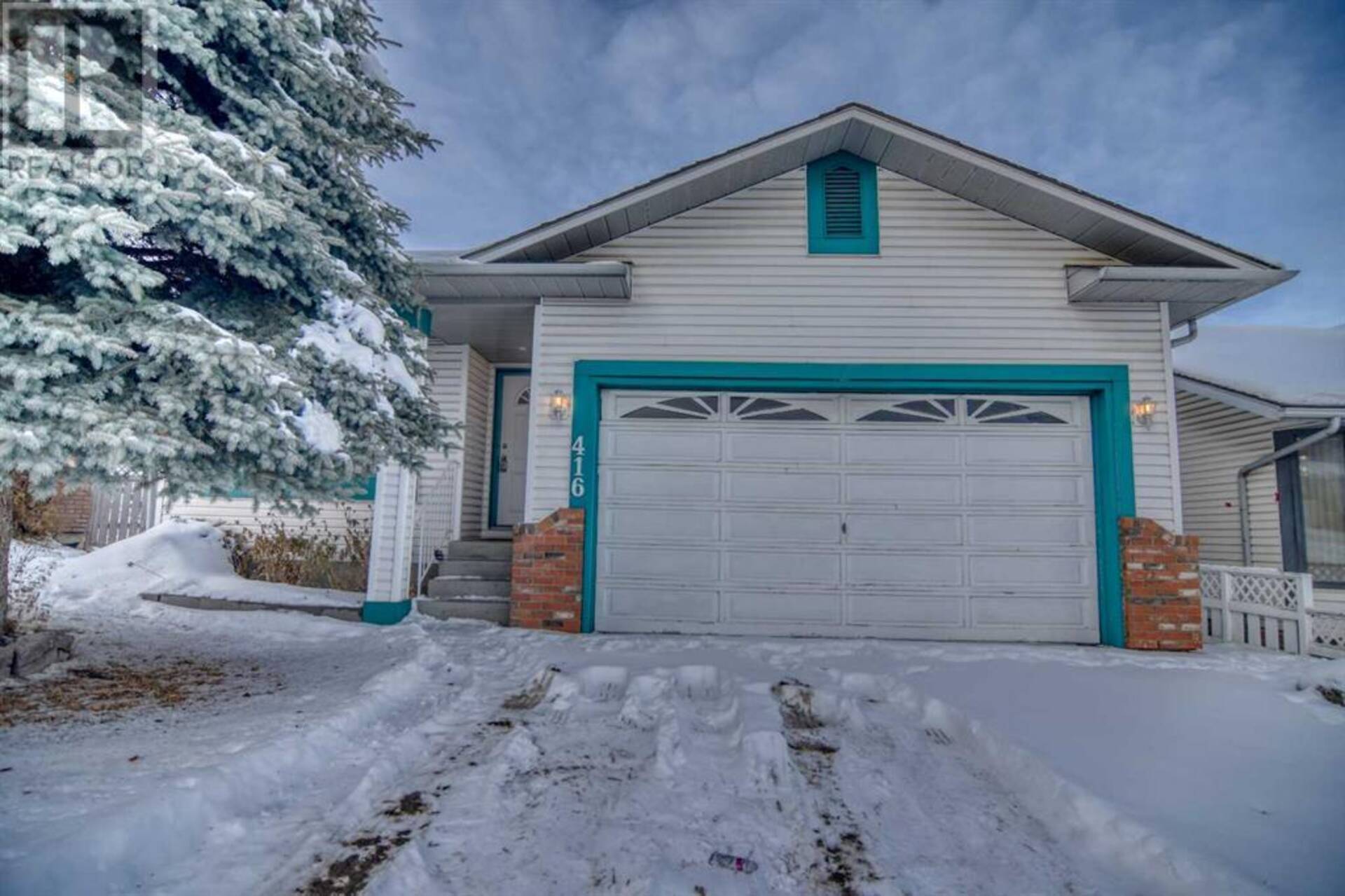 416 Sandringham Place NW Calgary