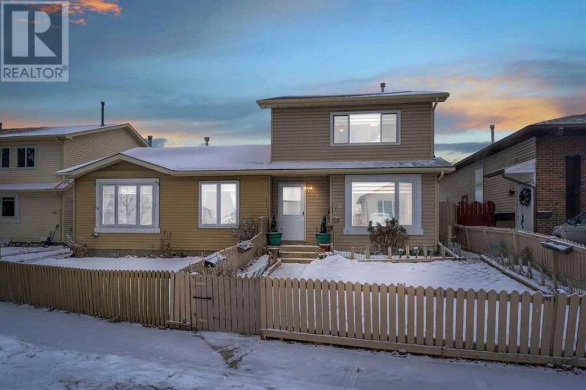 144 Castlebrook Rise NE Calgary