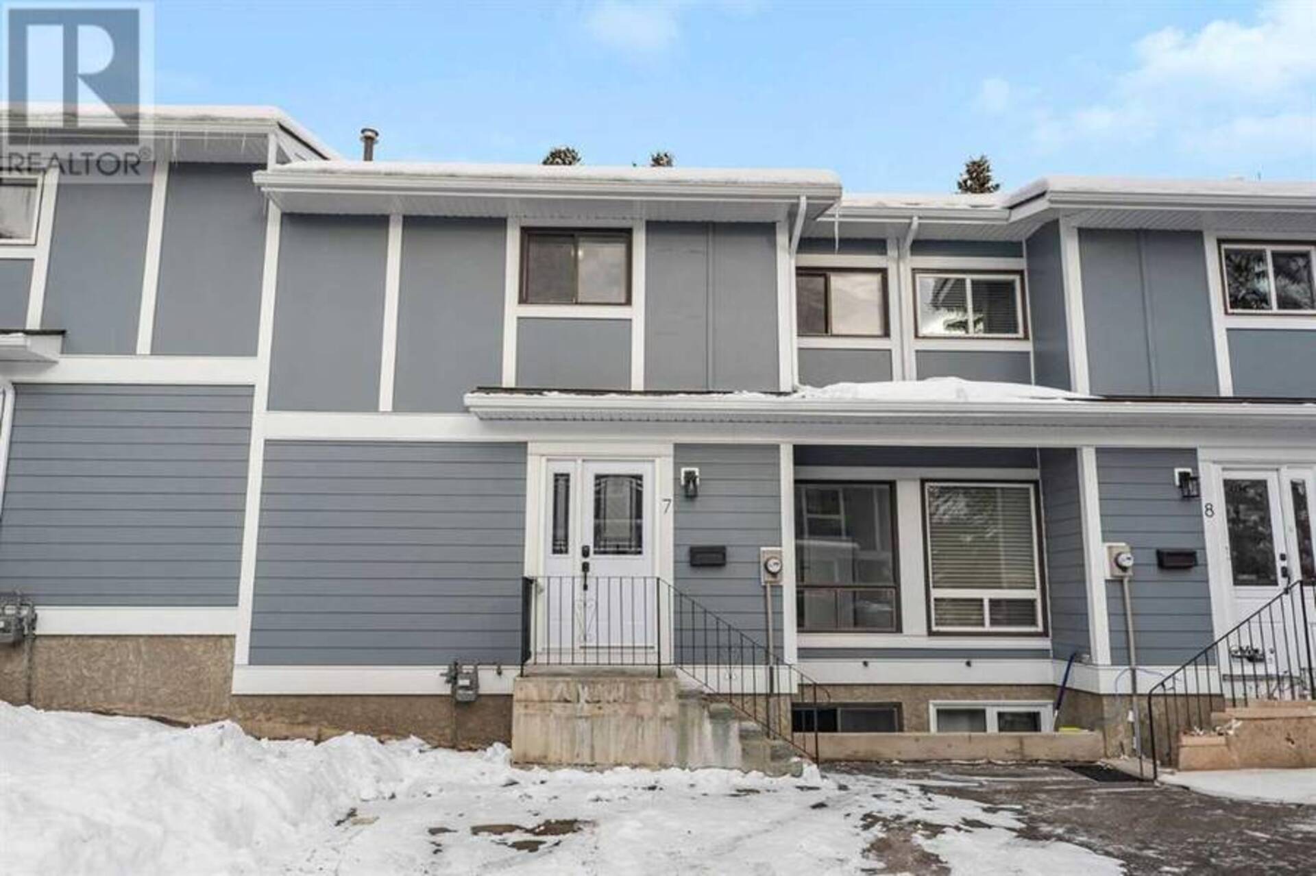 7, 2210 Oakmoor Drive SW Calgary