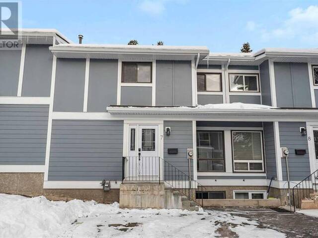 7, 2210 Oakmoor Drive SW Calgary