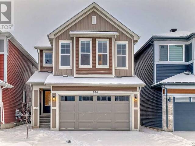 136 Lucas Heights NW Calgary