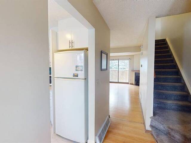 42, 2519 38 Street NE Calgary