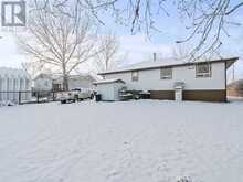 19 3 Street E Arrowwood