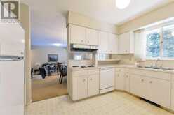 6718 Larch Court SW Calgary