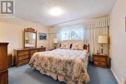 6718 Larch Court SW Calgary