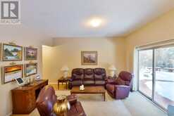 6718 Larch Court SW Calgary